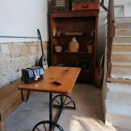 بيت شباب Le Mat لارنكا