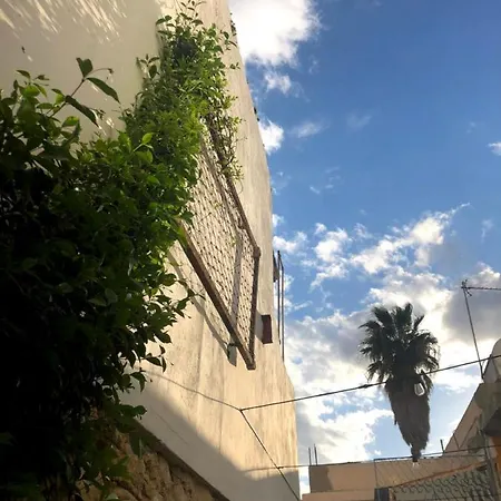 Le Mat Hostel
