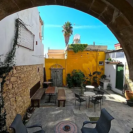 Le Mat Hostel