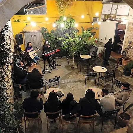 Le Mat Hostel *