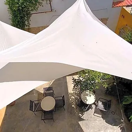 Le Mat Hostel Larnaca