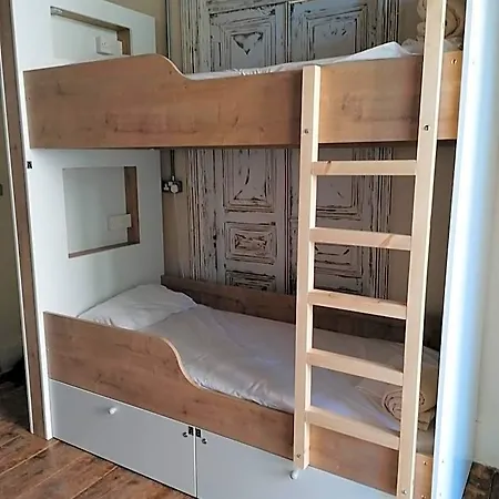 Le Mat Hostel Larnaca