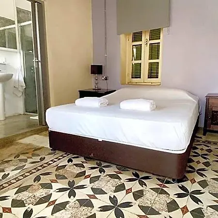 Le Mat Hostel *